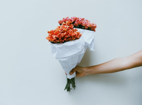 Flowers-Bouquet-Delivery-Roses-Greens-Local