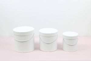 Simple Solid Color Round Hat Flower Box with Lid: White / Medium