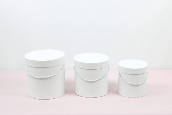 Simple Solid Color Round Hat Flower Box with Lid: White / Medium